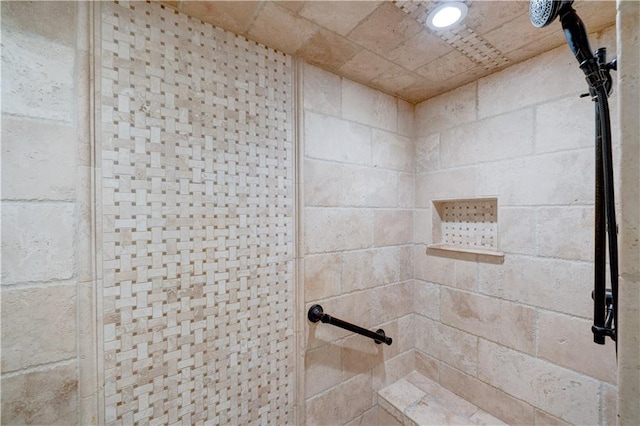 details featuring tiled shower