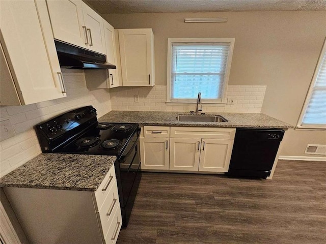 unfurnished room with wainscoting, a ceiling fan, crown molding, and wood finished floors