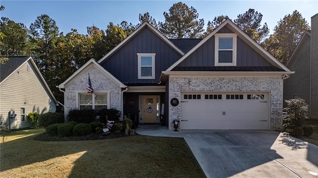 craftsman-style home featuring a front lawn