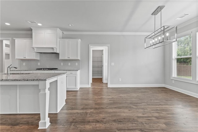 840 Champagne Ln, Hoschton, GA 30548 - kitchen with crown molding, white cabinetry, backsplash, a sink, and recessed lighting
