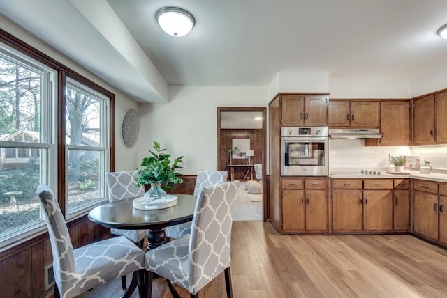 dining room with light hardwood / wood-style floors