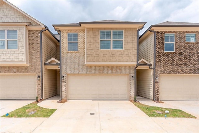 view of front facade featuring a garage