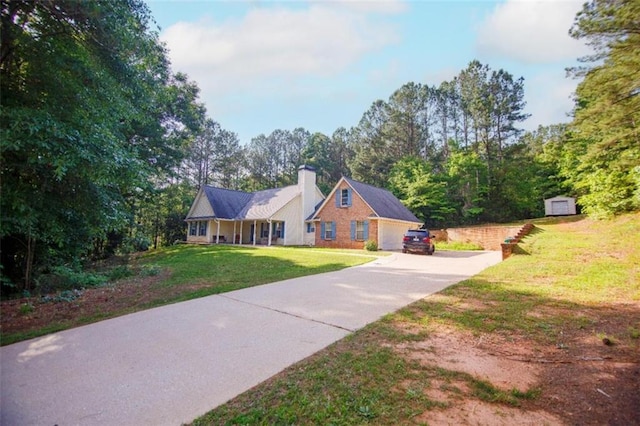 view of front facade with a front yard