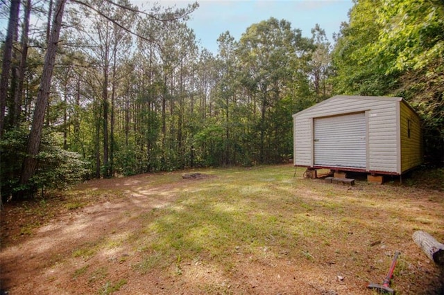 view of yard with a shed