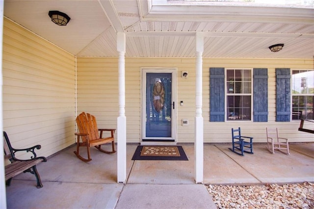 property entrance featuring a porch