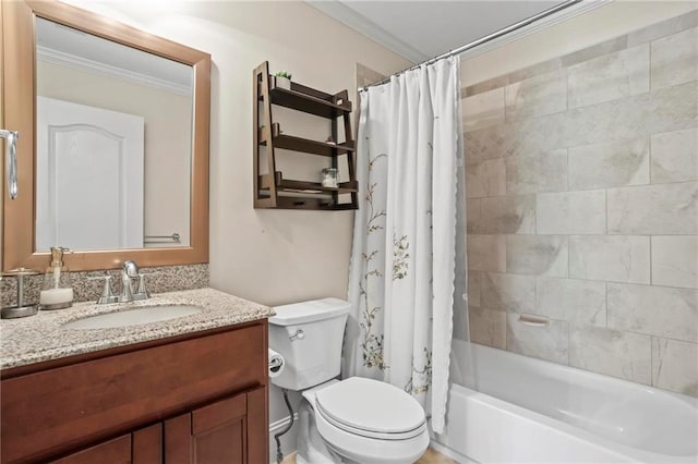 full bath with crown molding, toilet, vanity, and shower / tub combo with curtain