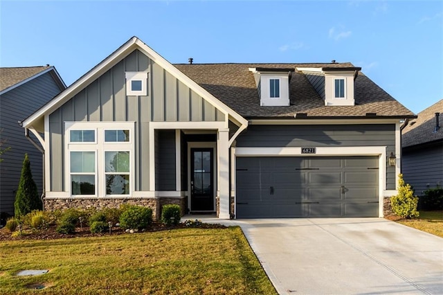 view of front of home featuring a garage and a front lawn