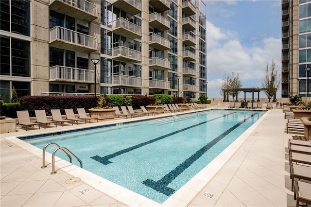 view of swimming pool with a patio and a pergola