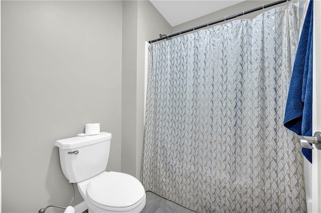 2735 Kimblewick Ct, Cumming, GA 30040 - full bathroom featuring a shower with curtain and toilet