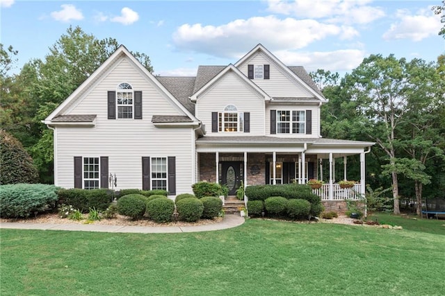 view of front facade featuring a porch and a front lawn