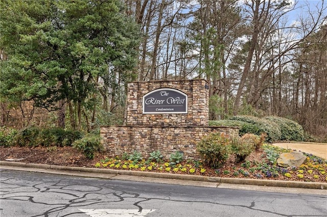 view of community / neighborhood sign