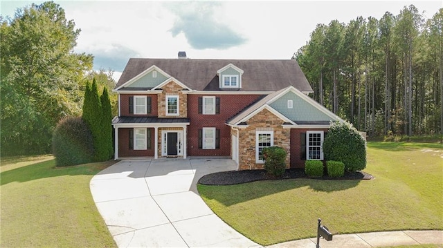 view of front of property featuring a front lawn