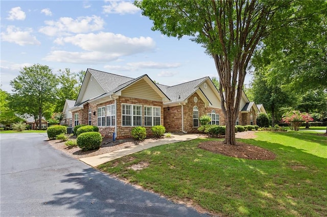 view of front of property with a front lawn