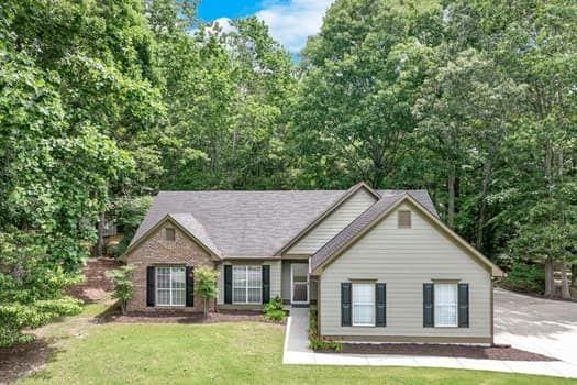 2105 Huntington Hills Trce, Buford, GA 30519 - view of front facade featuring a front yard