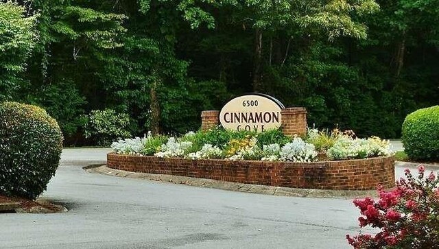 6500 Gaines Ferry Rd Unit A2, Flowery Branch, GA 30542 - view of community sign