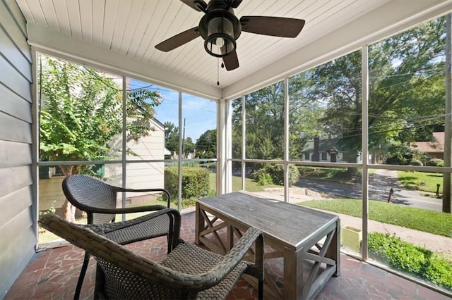 1649 Beecher St SW, Atlanta, GA 30310 - sunroom featuring a ceiling fan
