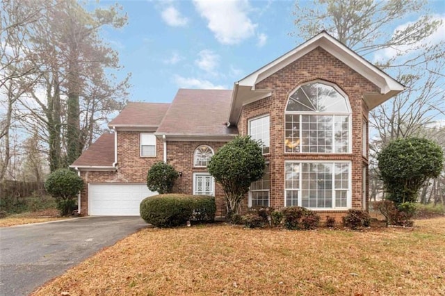 view of front property featuring a garage and a front yard