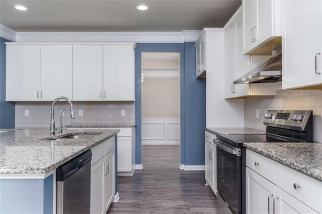 kitchen featuring stainless steel appliances, a sink, wall chimney range hood, white cabinetry, and crown molding
