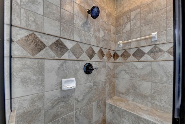 room details featuring tiled shower