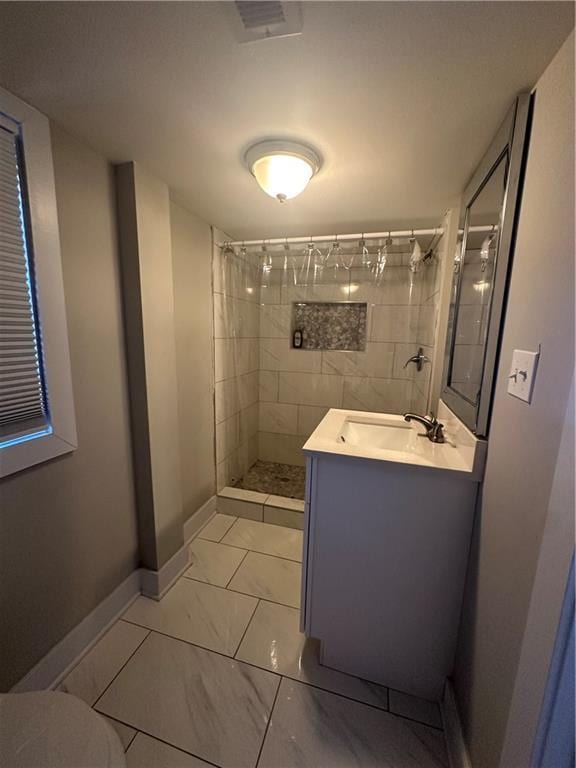 bathroom featuring a shower with curtain and vanity