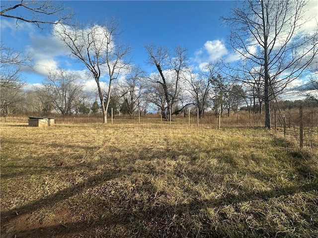 view of yard featuring a rural view