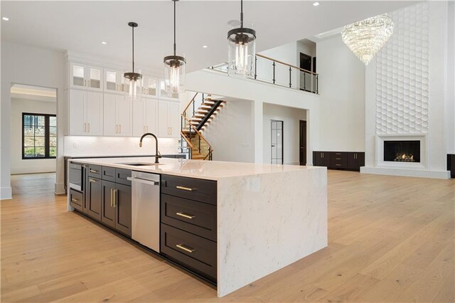 unfurnished room with a healthy amount of sunlight, hardwood / wood-style floors, a tray ceiling, and a chandelier