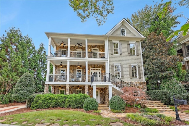 view of front of house featuring ceiling fan and a balcony