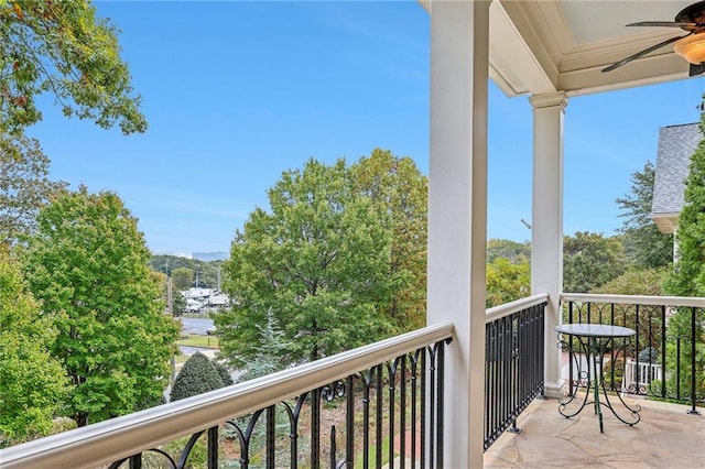 balcony featuring ceiling fan