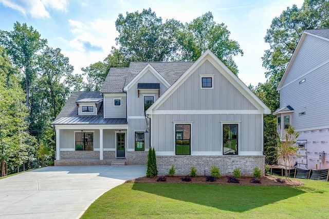 view of front facade with a front yard and a porch