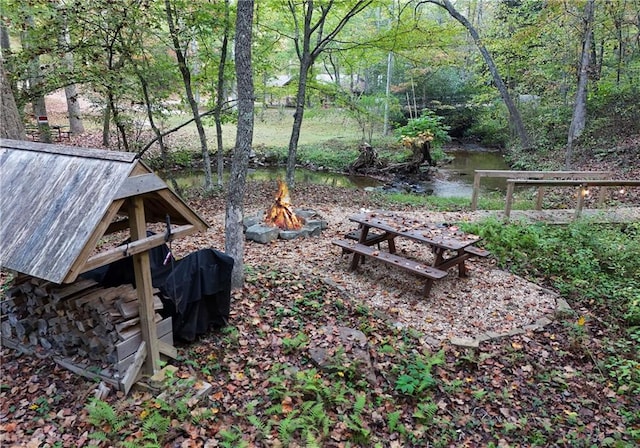 view of yard featuring a water view