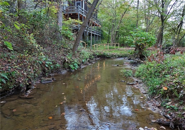 view of yard featuring a water view