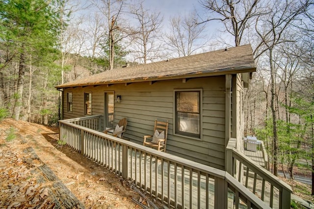 242 Buckskull Hollow Dr, Jasper, GA 30143 - view of side of home featuring a shingled roof and a wooden deck