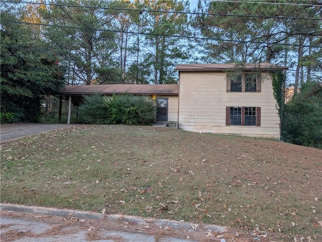 view of front facade with a front lawn