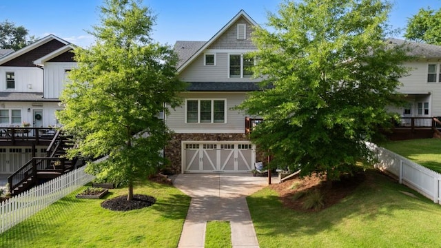 view of front of property featuring a front yard and a garage