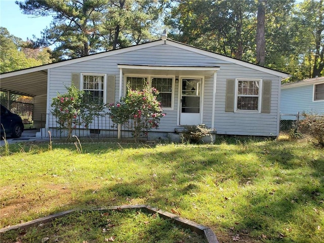 view of front facade featuring a front lawn