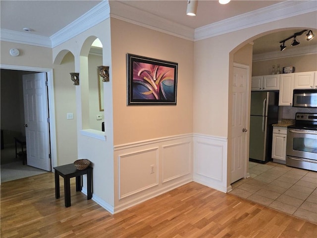1850 Cotillion Dr Unit 2204, Atlanta, GA 30338 - hallway featuring light wood-type flooring, arched walkways, ornamental molding, wainscoting, and track lighting