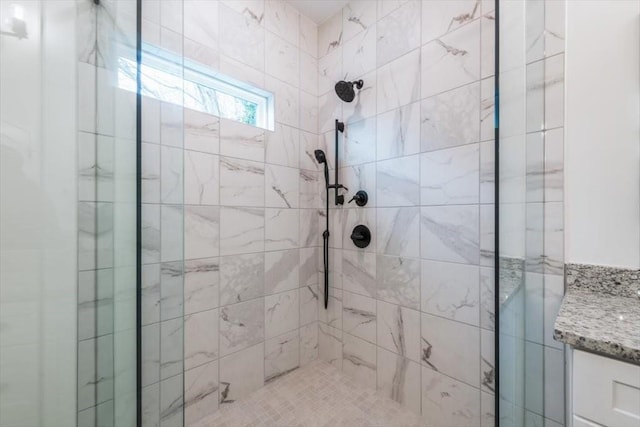 bathroom featuring a tile shower