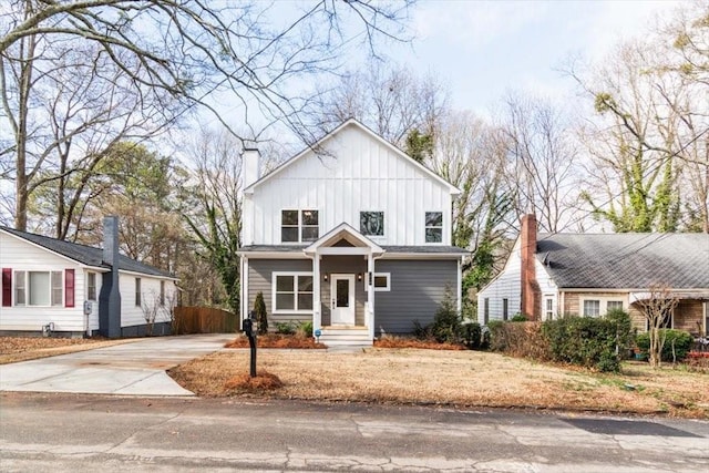 view of modern farmhouse style home