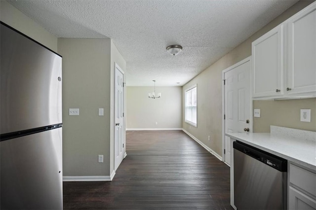3915 Cypress Pointe Dr, Union City, GA 30291 - kitchen featuring stainless steel appliances, a chandelier, dark wood-style floors, light countertops, and a textured ceiling