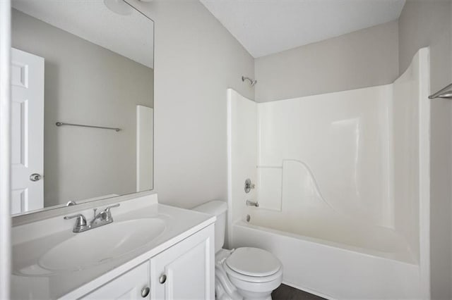 3915 Cypress Pointe Dr, Union City, GA 30291 - full bath with toilet, vanity, and bathing tub / shower combination