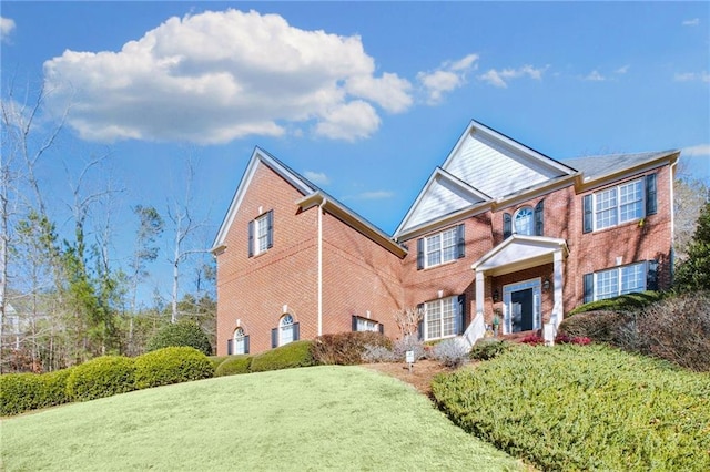 view of front of house with a front lawn