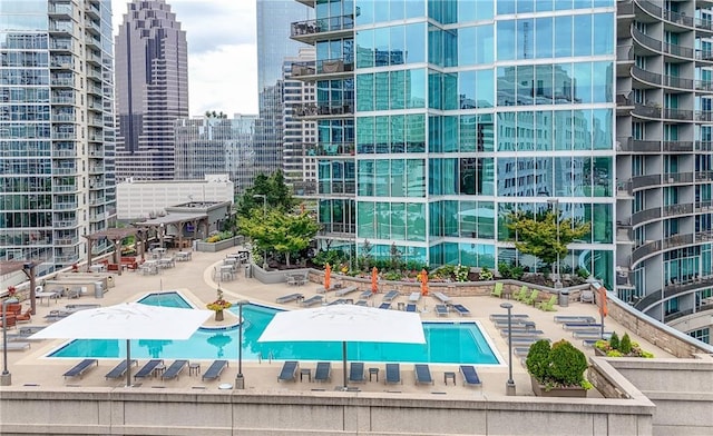 view of swimming pool