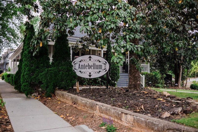 view of community / neighborhood sign