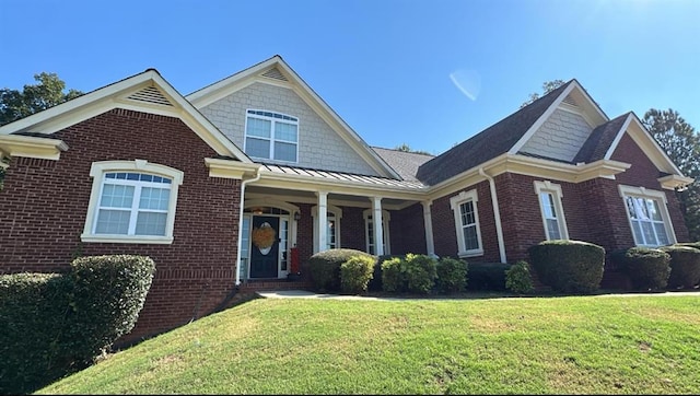 view of front facade featuring a front yard