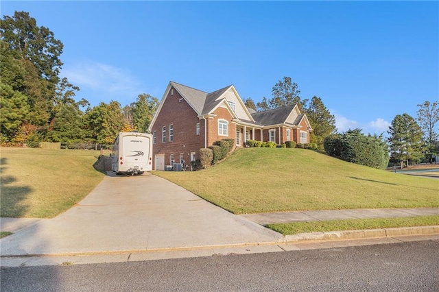 view of front of home featuring a front lawn