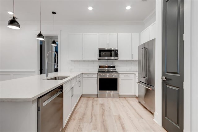 625 Piedmont Ave NE Unit 2004, Atlanta, GA 30308 - kitchen featuring appliances with stainless steel finishes, a sink, crown molding, a peninsula, and light countertops