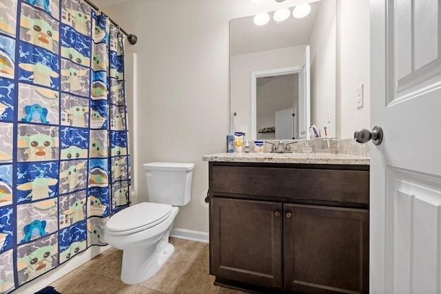 full bathroom featuring curtained shower, tile patterned flooring, toilet, vanity, and baseboards