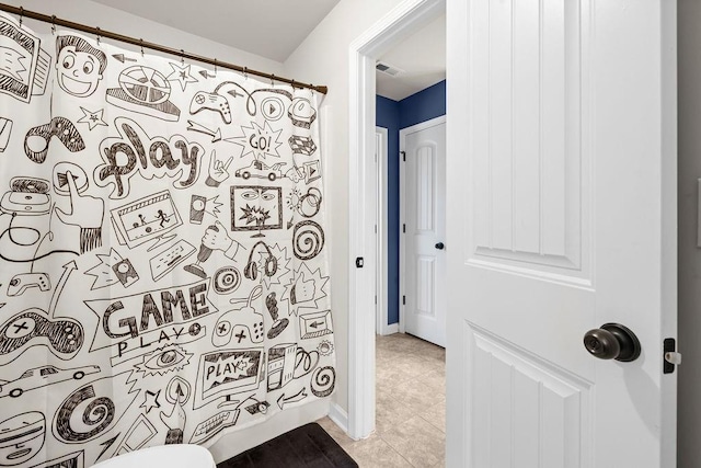 bathroom with toilet, a shower with shower curtain, tile patterned flooring, and visible vents