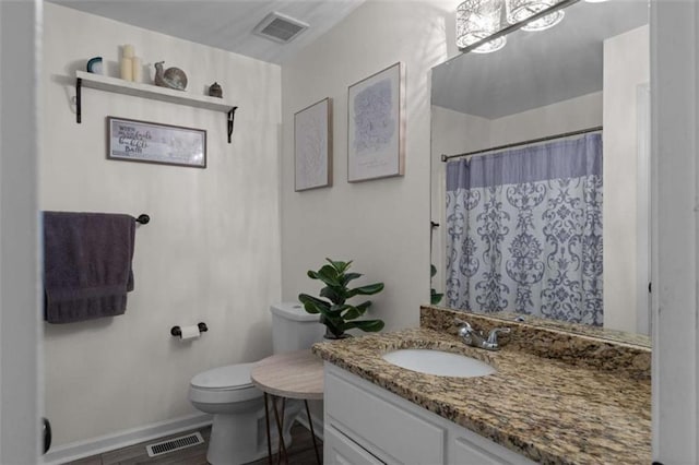 full bathroom with toilet, visible vents, a shower with shower curtain, and vanity