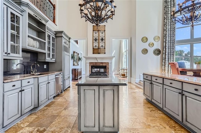 9620 Cedar Grove Rd, Chattahoochee Hills, GA 30213 - kitchen with gray cabinetry, a chandelier, a high ceiling, a sink, and a center island